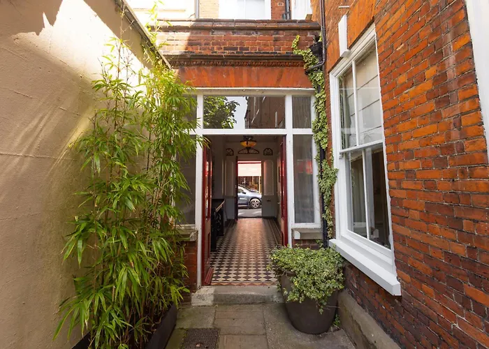 38 St Giles