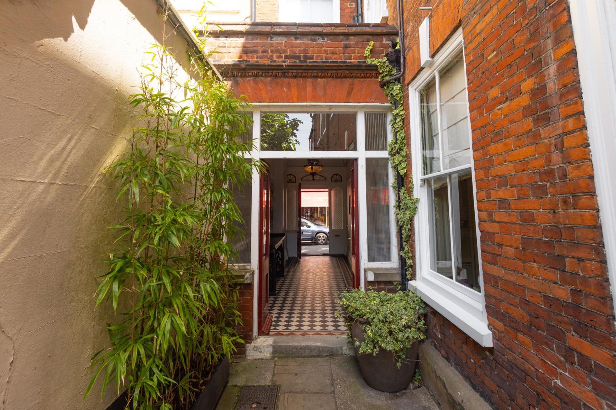 38 St Giles